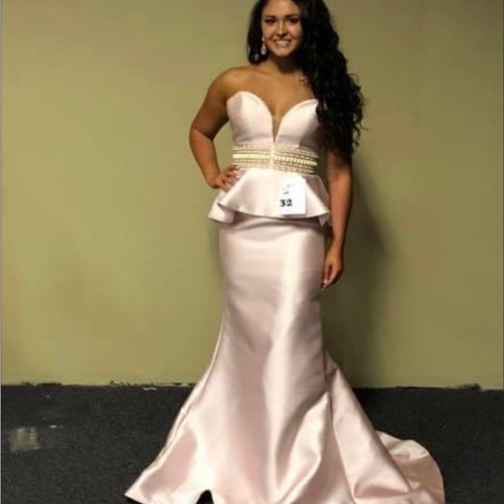 Mac Duggal Dress size 6, perfect condition!